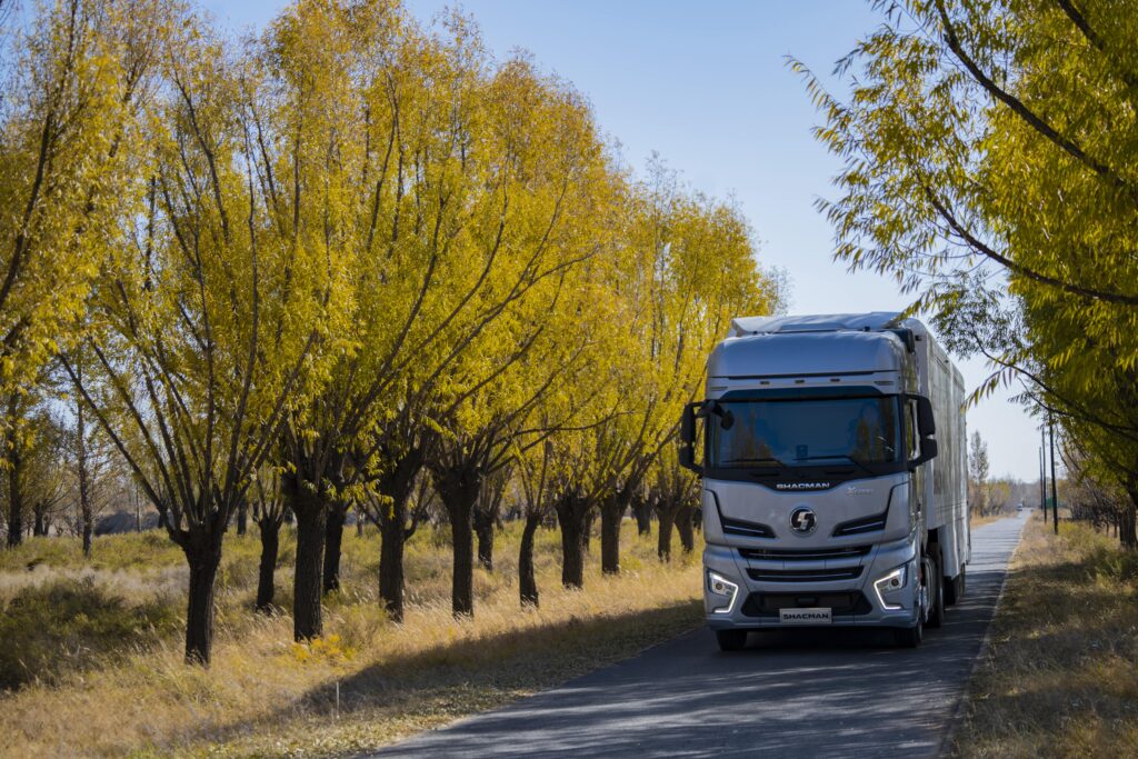 El X6000 es un vehículo de última generación que ofrece características y beneficios incomparables para conductores, operadores y clientes. 